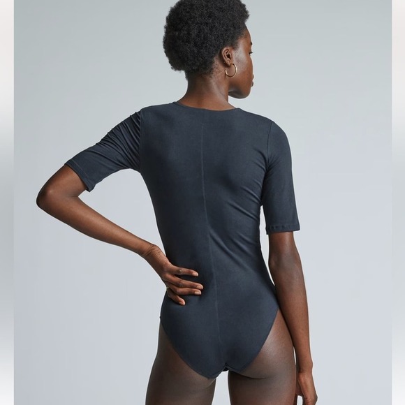 NWT Everlane Short Sleeve Crew Neck Bodysuit Black, Size XS - Picture 2 of 8